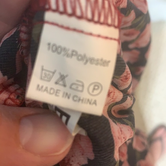 Silky feeling rose pattern ruffle bottom tank - Picture 6 of 6